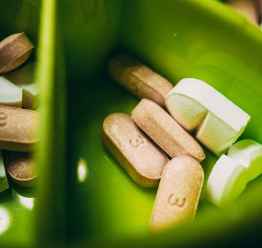 Vitamin ve Takviye Dosyası 2026: Bilim Dünyası Ne Diyor, Biz Ne Yapmalıyız?