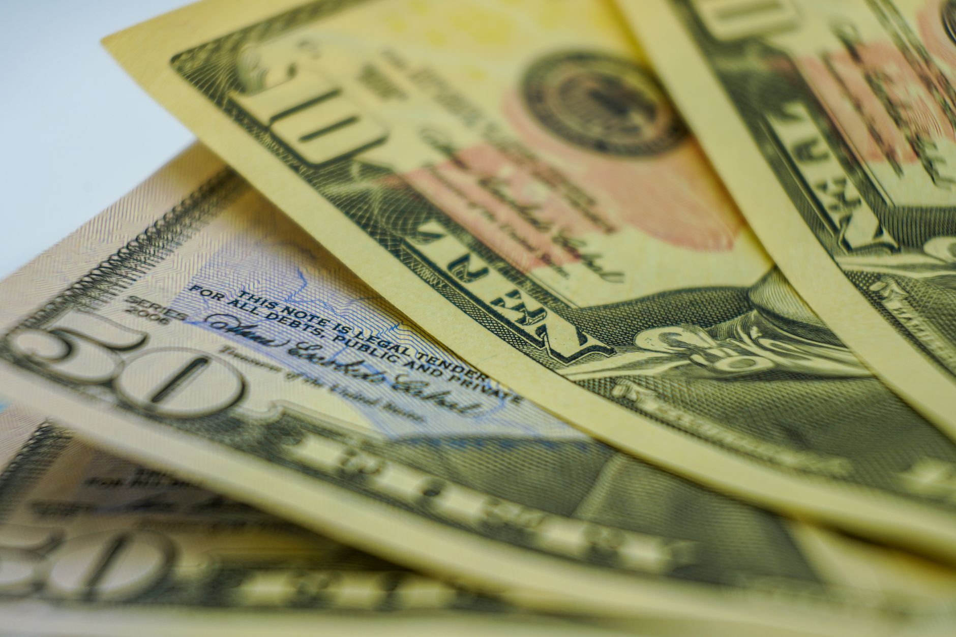 Dolar/TL 46,99’a Yükseldi, Yabancı Yatırımcı Borsa İstanbul’a 2,57 Milyar Dolar Akıttı
