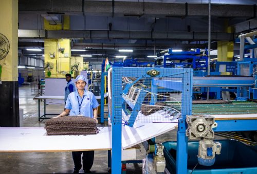 Yapay Zeka İşgücünü Sarsıyor: ABD’de 87.714 İş Kaybı, Genç İstihdamı %16 Geriledi