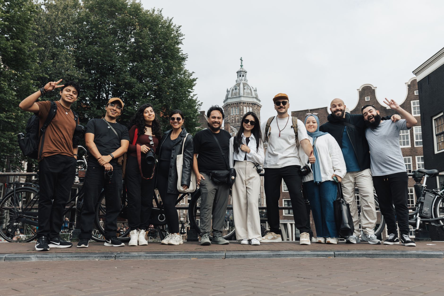 Hazal Kaya ve Ali Atay’dan uluslararası projeler için Amsterdam’da yeni şirket
