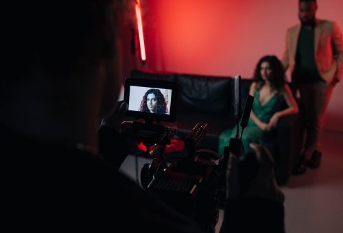Yapay Zeka Oyuncu Tilly Norwood, ‘Misaligned’ Filmiyle Hollywood’da Aktör Tanımını Değiştiriyor