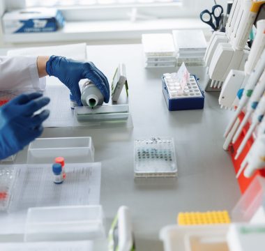 Yapay Zeka İlaç Keşfini 10 Kat Hızlandırdı, 381 Bin Yeni Malzeme Keşfetti