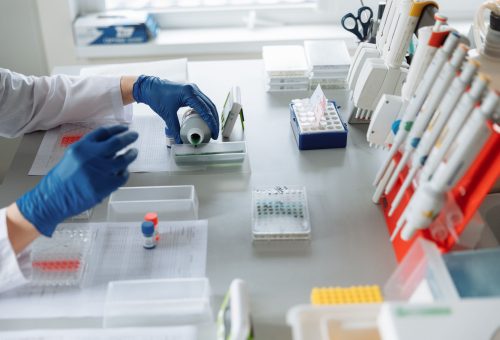 Yapay Zeka İlaç Keşfini 10 Kat Hızlandırdı, 381 Bin Yeni Malzeme Keşfetti