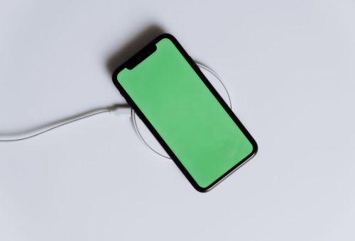 Mobil Devler Anlaştı: Evrensel Qi 50W Kablosuz Şarj Standardı Geliyor