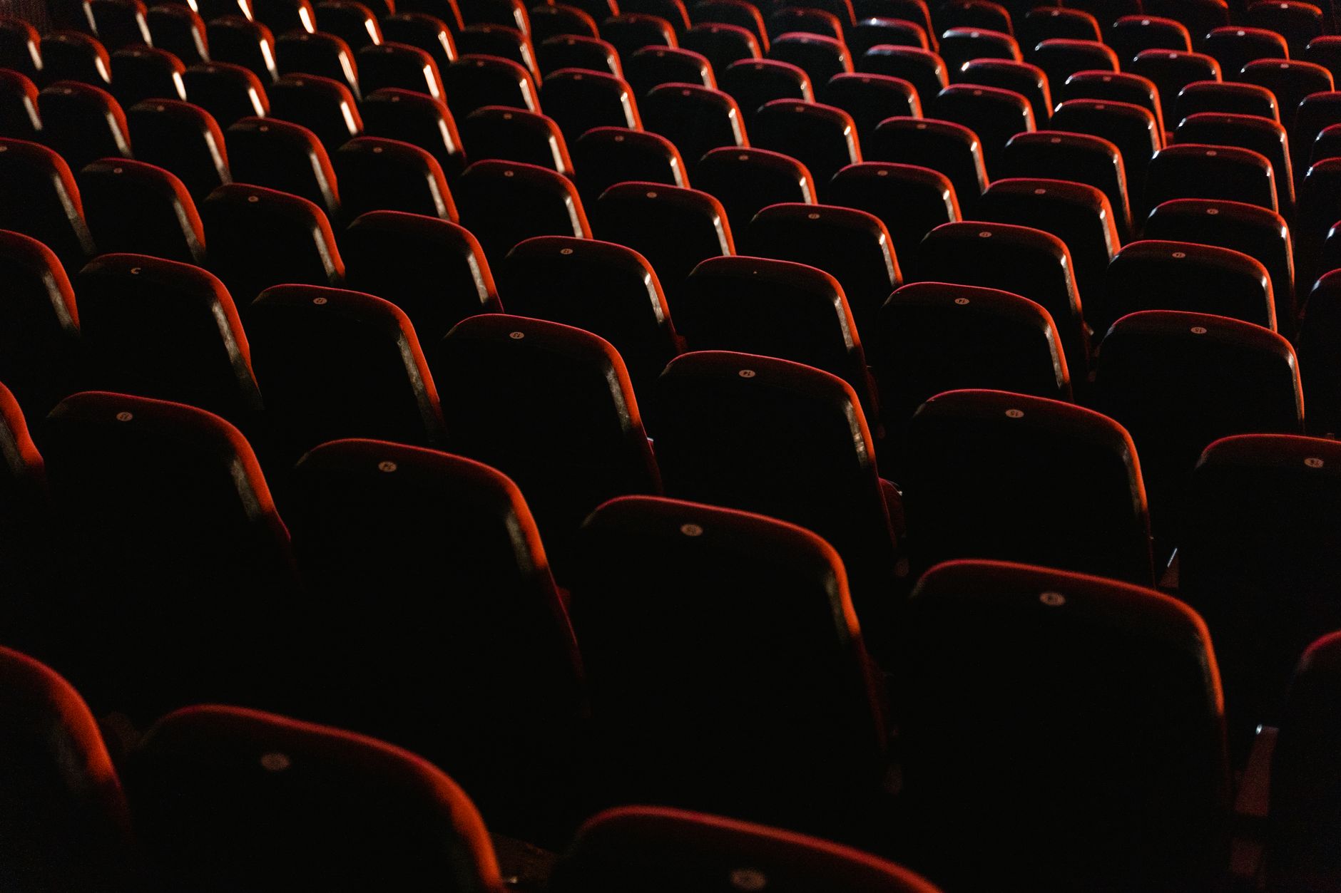 Sinema seyircisi eriyor: Bilet fiyatı 279,3 TL’ye çıktı, yerli film payı %40’a geriledi