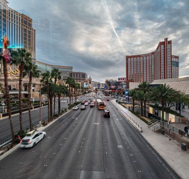 Las Vegas’ta robotaksi dönemi: Zoox, NHTSA onayıyla ücretli hizmete başladı
