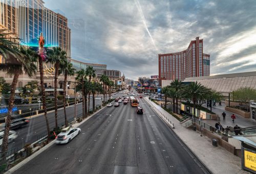Las Vegas’ta robotaksi dönemi: Zoox, NHTSA onayıyla ücretli hizmete başladı