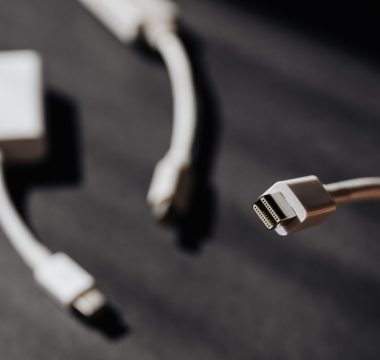 80 Gbps Hız ve 240W Şarj: USB4 v2 ve Thunderbolt 5 Dönemi