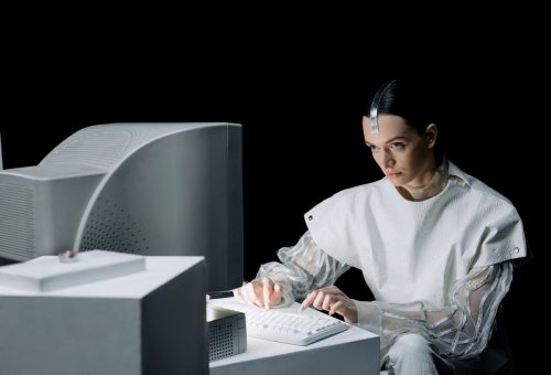 Claude Opus 5 Yayınlandı, Yapay Zeka İçeriklerine Filigran Geliyor