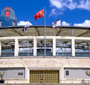 Beşiktaş’ta Rıdvan Yılmaz Şoku: Derbide Sakatlandı, Ocak İçin 2 Orta Saha Hedefi