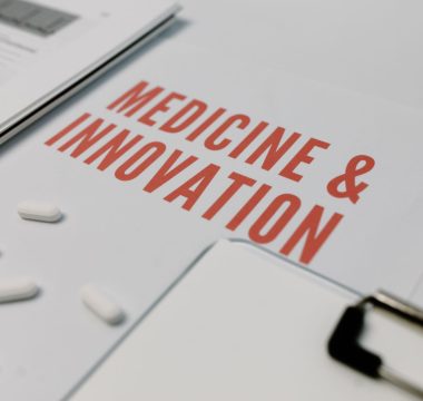 FDA’den Hassas Onkolojide Çifte Atılım: Meme ve Pankreas Kanserinde Yeni Genomik Tedaviler Onaylandı