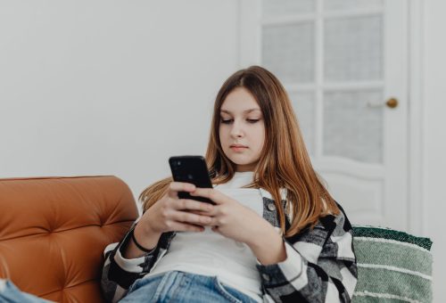 Sosyal Medya Kullanımı Gençlerde Depresyon Riskini %15 Artırıyor