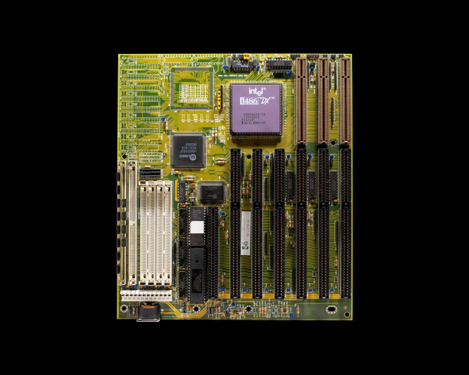 Intel Core Ultra 9 4950K, 52 Çekirdek ve 288MB Önbellekle Geliyor: Çıkış Takvimi Netleşti