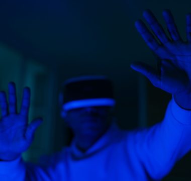 Meta, 1299,99 Dolarlık IMAX Destekli Yeni VR Gözlüğü Meta VR Glasses’ı Tanıttı