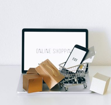 E-ticaret Hacmi 4,57 Trilyon TL’yi Aştı: Sahte Yorumlara Sıkı Denetim Geliyor