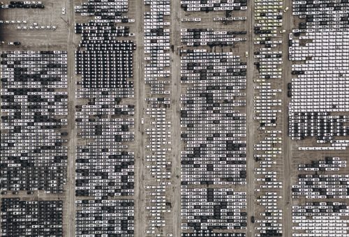 ABD’de 20 Elektrikli Model Raftan Kalktı: Otomotiv Devleri Ürün Gamını Yeniden Şekillendiriyor