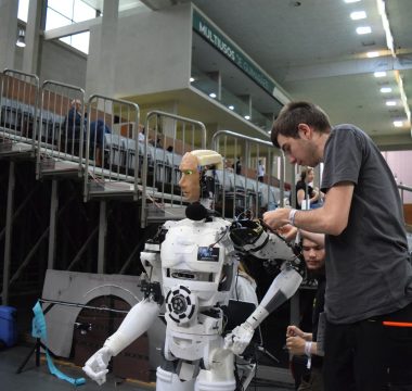 İnsansı Robot Sevkiyatı %432 Arttı: Çin Piyasayı Domine Ederken Tesla Üretimi Hızlandırıyor