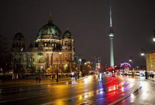Hande Erçel ve Can Yaman’dan Uluslararası Projeler: Berlin ve İspanya’da Yeni Roller